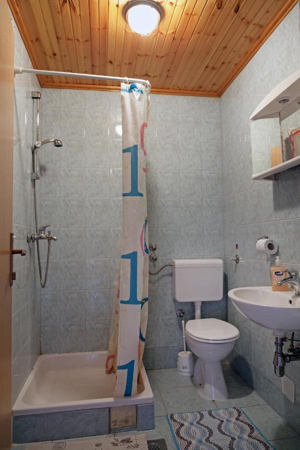 Guesthouse Zafran سوملجاناك الغرفة الصورة