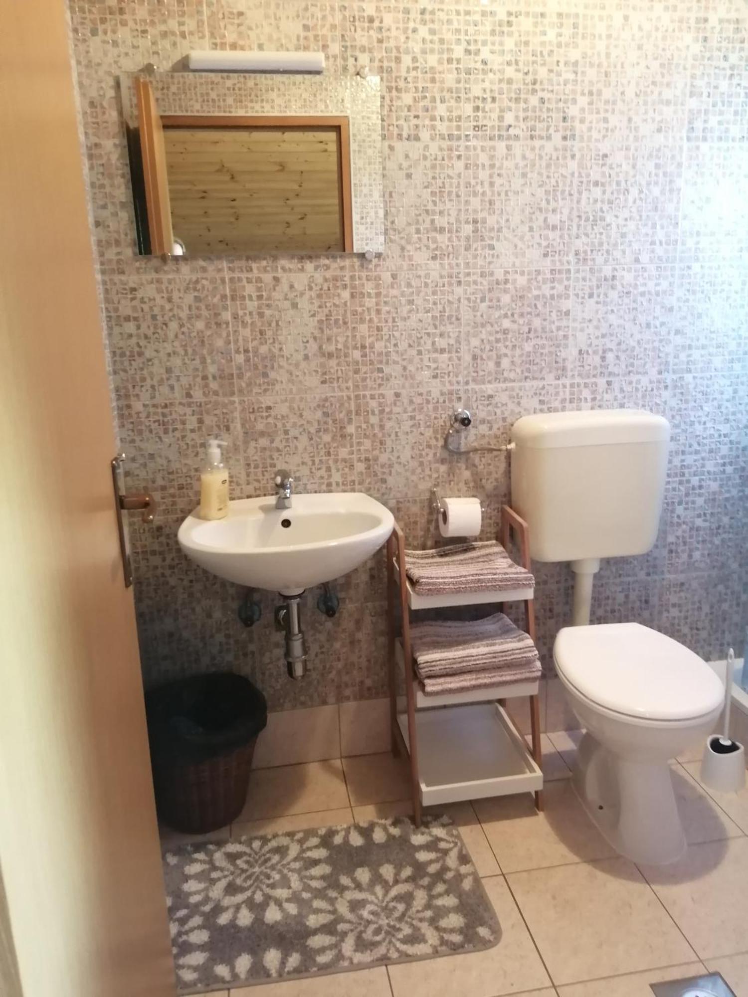 Guesthouse Zafran سوملجاناك الغرفة الصورة
